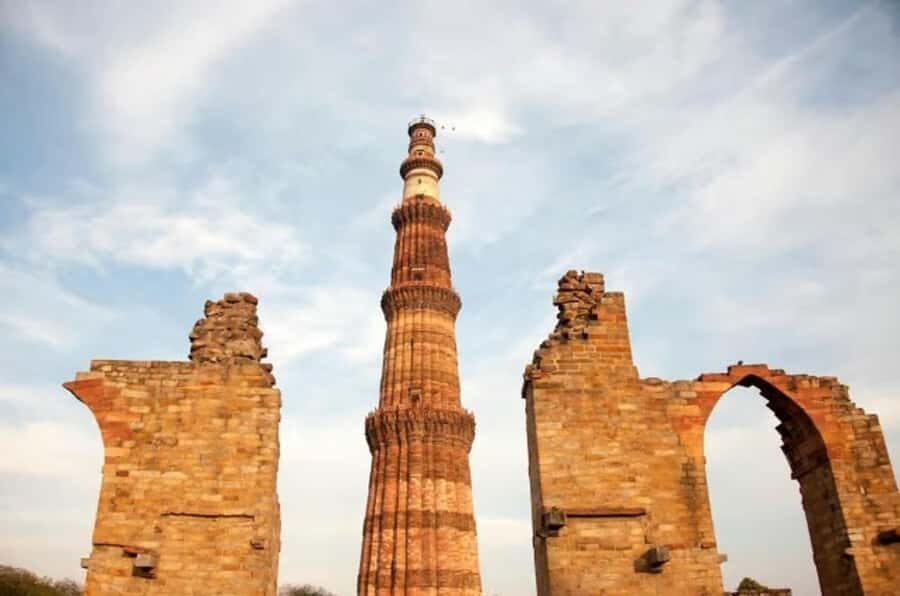 Delhi:Private Old & New Delhi Tour.Full &Half Day By Ac Car - Qutub Minar and Humayun’s Tomb: two styles, same Mughal gravity