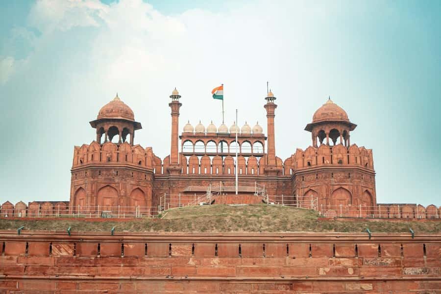 Delhi:Private Old & New Delhi Tour.Full &Half Day By Ac Car - India Gate and Lotus Temple: memorial mood to spiritual calm