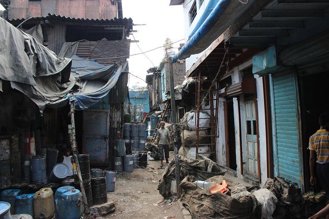 Dharavi- Asia's largest Slum tour with local guide from Dharavi - Stop 2: Dharavi Leather and the 90 Feet Road viewpoint