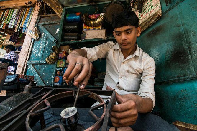 Dharavi- Asia's largest Slum tour with local guide from Dharavi - The guides: why their personal perspective matters