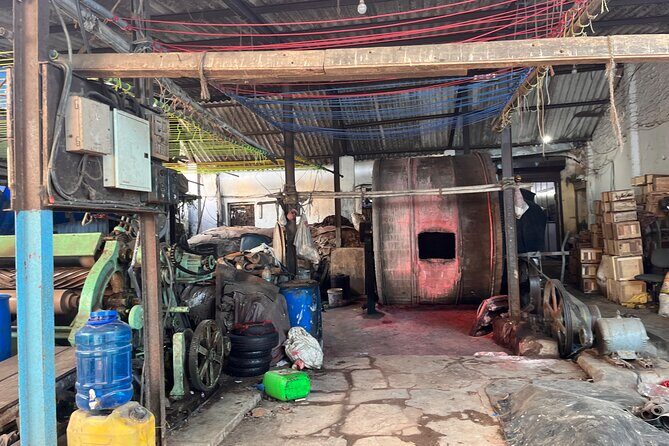 Dharavi Slum Walking Tour: Mumbai’s Inspiring Small Industries - Switching to Home Life and the Kumbharwada Pottery Colony