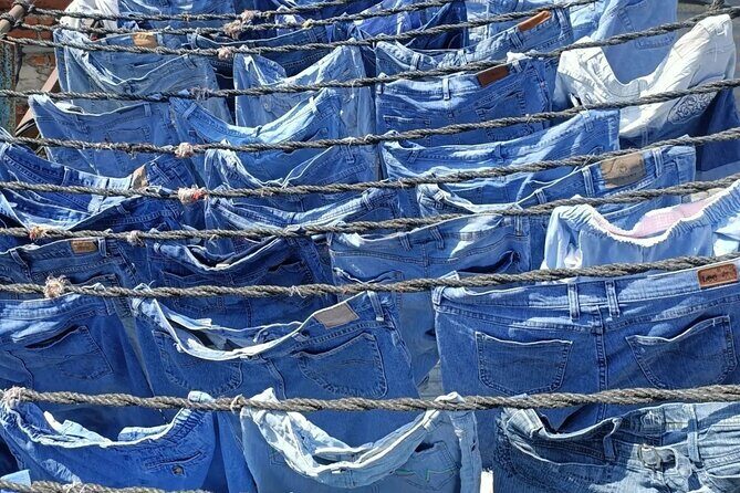 Dhobi Ghat Guided Tour A walk inside the biggest open air Laundry - Meeting at Mahalaxmi Station: practical start, easy to fit in