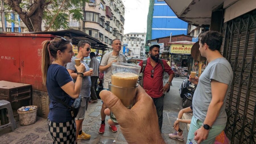 Discover Mumbai's street & beach with Vegetarian food tour - Churchgate Khau Galli: Vada Pav, Dosa, and Bombay Sandwich