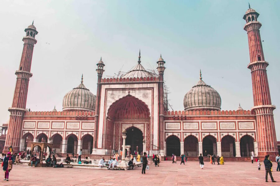 Discover Old Delhi: 3-Hour group tour with pick-up & drop - Gurudwara Sis Ganj Sahib and the community kitchen