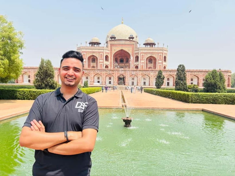 Discover Old & New Delhi: Private Tour with Street Food - Jama Masjid: short visit, strong impact
