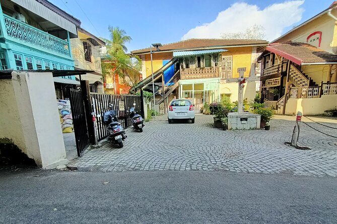 Discover the Hidden Gems of Bandra on an Engaging Walking Tour - A 4:00 pm Bandra West walking tour that stays personal