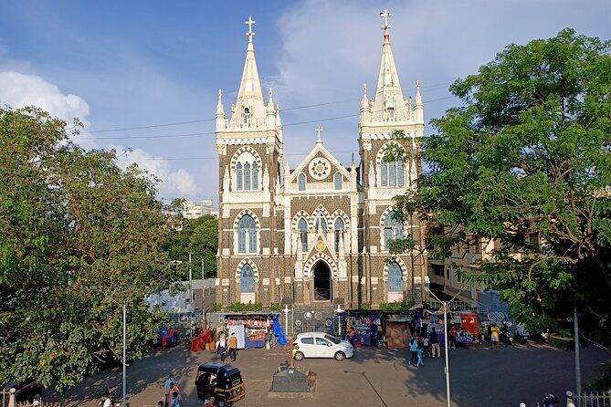 Discover the Hidden Gems of Bandra on an Engaging Walking Tour - Bandstand Promenade: where a 17th-century watchtower still points the way