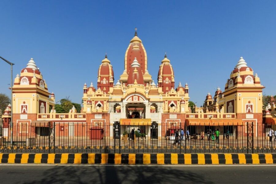 Divine Delhi: Explore Indian Faiths on a Cultural Tour - Gurudwara Bangla Sahib: Sikh worship, the Sarovar, and community cooking