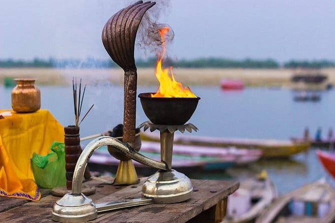Divine Ganga Aarti in Haridwar and Rishikesh Tour - Ganga Aarti at Har Ki Pauri: What the Ceremony Feels Like