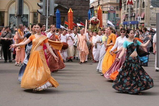 Divine Mayapur: Temples & Teachings Day Trip From Kolkata - ISKCON Chandrodaya Mandir and the Vedic Planetarium exhibits