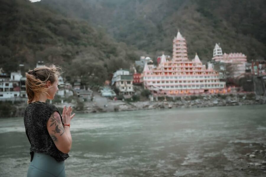 Early Morning 2 Hours Yoga Session In Rishikesh at Ghat - English instruction that keeps you safe and oriented
