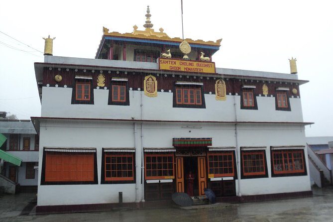 Eastern Himalaya (Darjeeling, Pelling, Gangtok & Kalimpong) - Day 3 Darjeeling to Pelling: monasteries, Rabdentse ruins, and Rimbi Falls