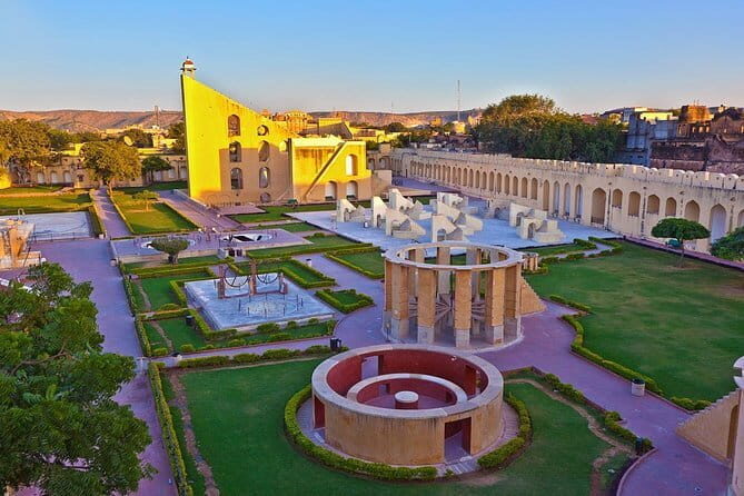 Enchanting Jaipur: Private Evening Tour of the Pink City - Rajasthan Vidhan Sabha and Statue Circle: Finishing With a Walkable Evening Edge
