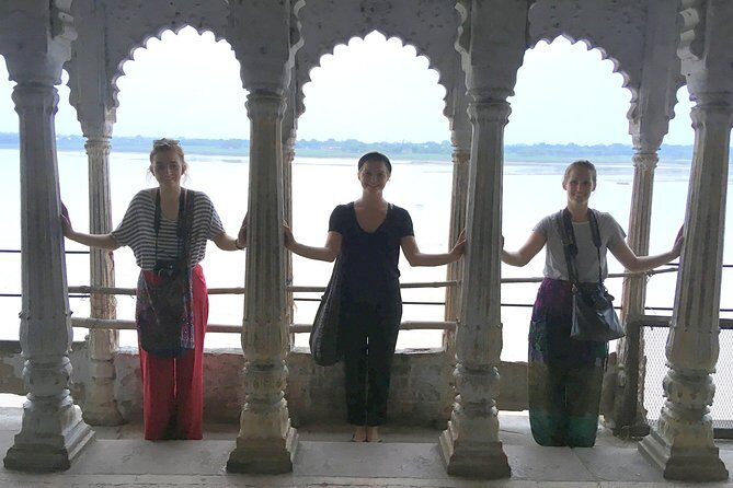 Essential Varanasi (North and Manikarnika) Walking Tour - Stop 2: Manikarnika Ghat, Manikarnika Kund, and Tarakeshwar Mahadev