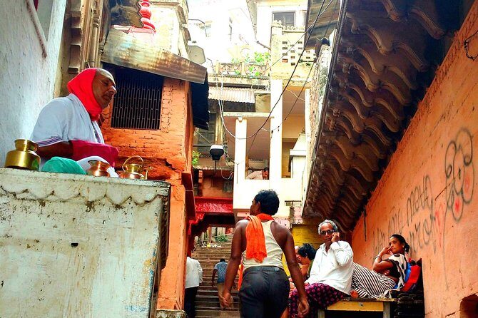 Essential Varanasi (North and Manikarnika) Walking Tour - Stop 1: Bhartendu Harishchandra Udhyan and the 300-Year Haveli Connection