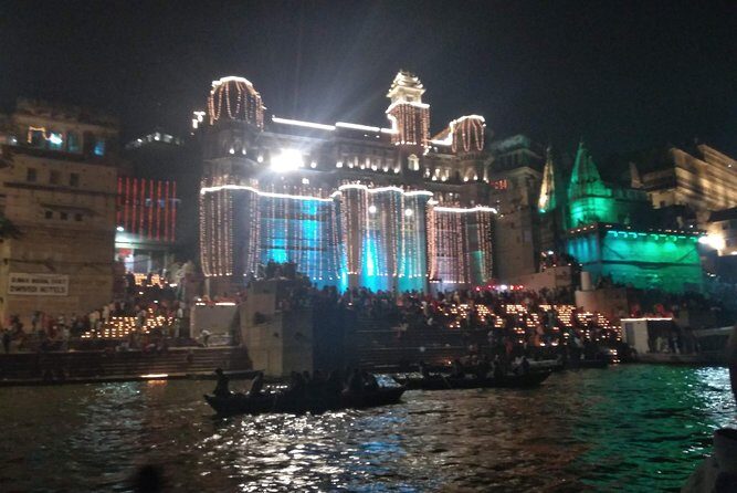 Evening ceremony of Ganges in varanasi with official tour guide - The Evening Ganga Aarti: What You’ll Experience by the River
