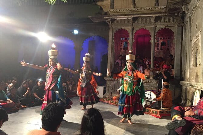 Evening Excursion: Bagore Ki Haveli Dance Show in Udaipur - Bagore Ki Haveli: a classic mansion stage on Lake Pichola