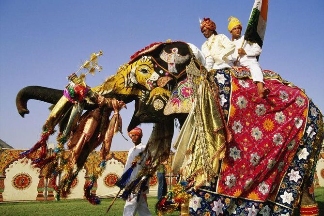 Exclusive 1-day Jaipur tour with High End SUV - City Palace of Jaipur: Mubarak Mahal and the Royal Clothes Museum