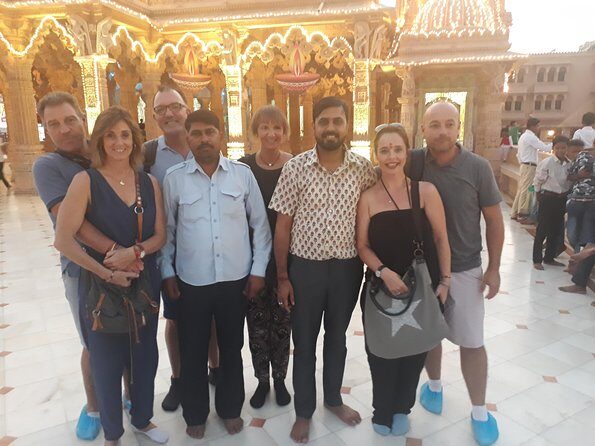 Exclusive 1-day Jaipur tour with High End SUV - Amber Fort: Trekking, Amer Town Shopping, Elephant Ride, and Mirror Palace