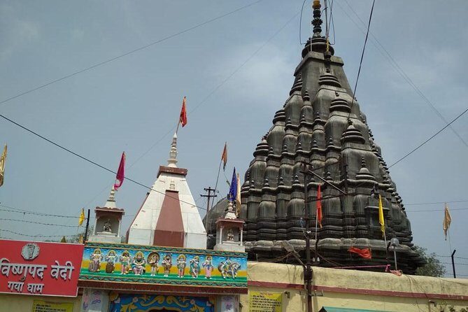 Exclusive Guided Tour of Bodh Gaya - Back to the monasteries: Tibetan and Chinese temples