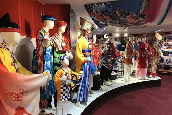 Experience the energy of Kochi: Sunday Market Tour includes Kochi Castle - Entering Kochi’s Sunday Market, 420 stalls and old-school rhythm