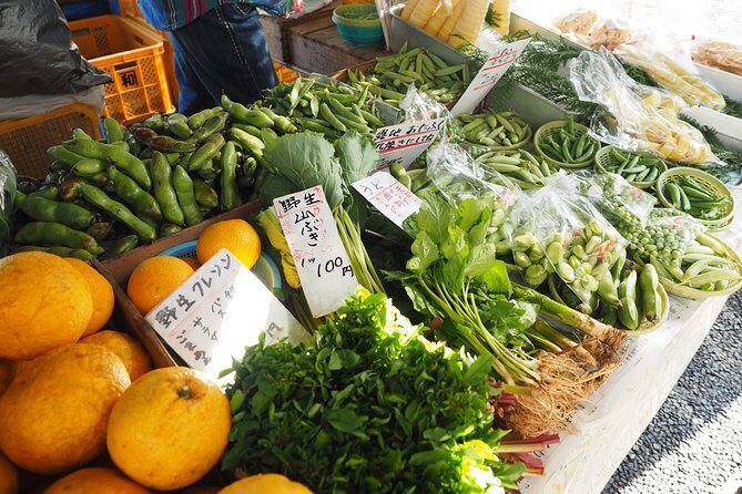 Experience the energy of Kochi: Sunday Market Tour includes Kochi Castle - Guides matter: the tour’s strongest ingredient is the people