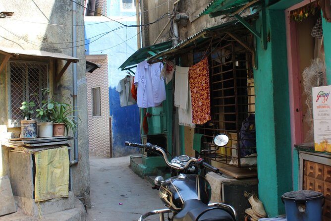 Experience the Off Beat and Alternative Tour of Mumbai! - Price and logistics: what you’re really paying for