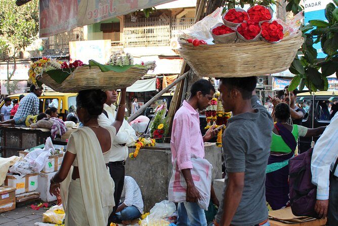 Experience the Off Beat and Alternative Tour of Mumbai! - Stop 2: Dadar’s colorful streets and why religion matters to flower business