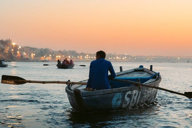 Experience Varanasi Tour: 1 day Private Guided Tour - Weavers district, Banaras Hindu University, and Durga Temple stops