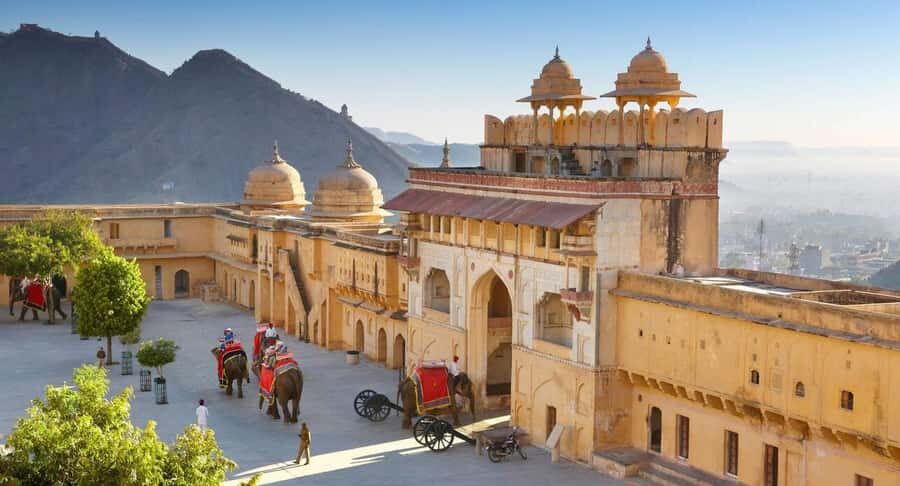 Explore Chandni Chowk: Old Delhi Private Tuk Tuk & Food Tour - Old Delhi by private tuk-tuk: why this format works