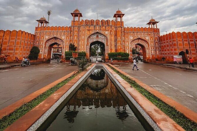 Explore Jaipur with a Private Tuk-Tuk - Hawa Mahal: the Palace of Breeze from the street views