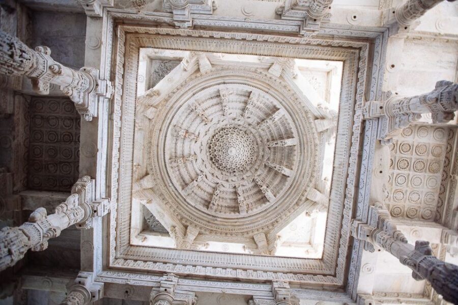 Explore Ranakpur Jain Temple from Udaipur with Jodhpur Drop - Inside the temple: how to make 3 hours count