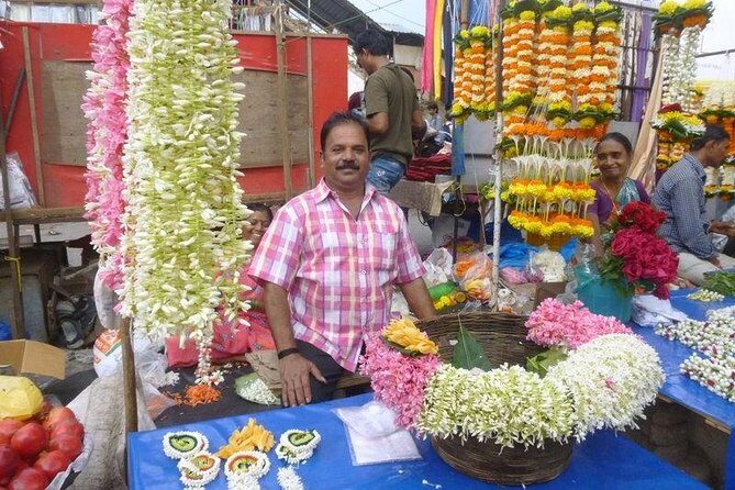 Explore the New colorful places in Mumbai Market Tour - Crawford Market and Mangaldas: The Shopping Stops That Set the Tone