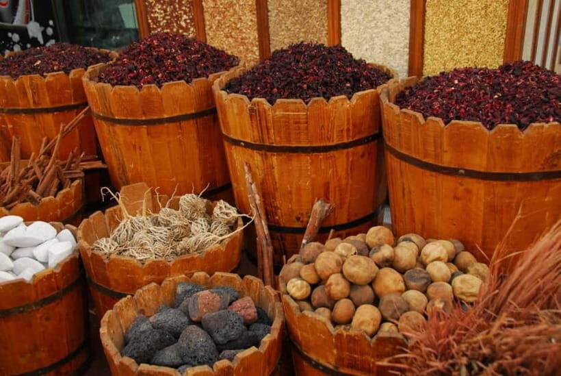 Exploring Chennai Bustling Markets: Guided Tour by Foot - The Market Lanes and Bazaars: What You’ll See on the Ground