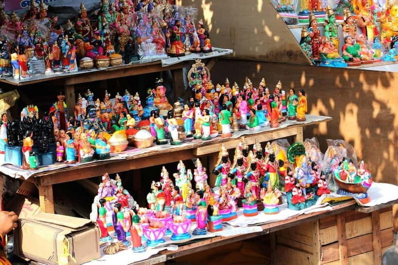 Exploring Chennai Bustling Markets: Guided Tour by Foot - How the Tour Works: Pace, Group Size, and Safety