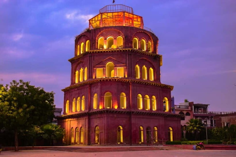 Exploring Lucknow in Nightlights: Guided Tour by Foot - Chota Imambada Under Lights: calm, not chaos
