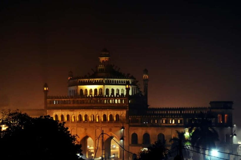 Exploring Lucknow in Nightlights: Guided Tour by Foot - Unani Hospital facade and the craft moment: Zari and Chikan