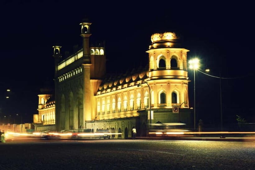 Exploring Lucknow in Nightlights: Guided Tour by Foot - Small group pacing: why 10 people matters here