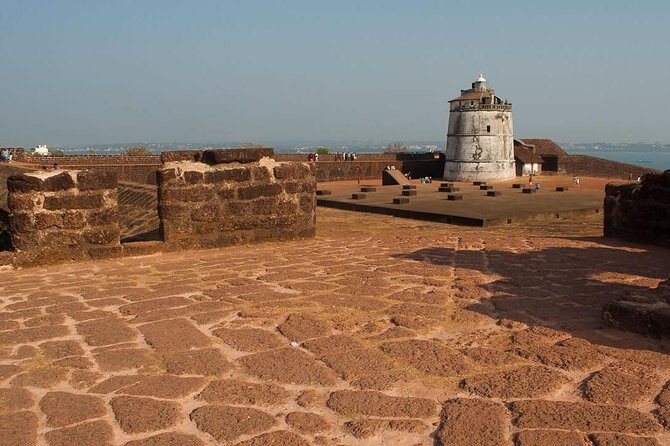 Fabulous Tropical Indian Beaches - 3 Nights In Goa - North Goa Beach Circuit: Anjuna Markets and the Baga/Calangute Energy