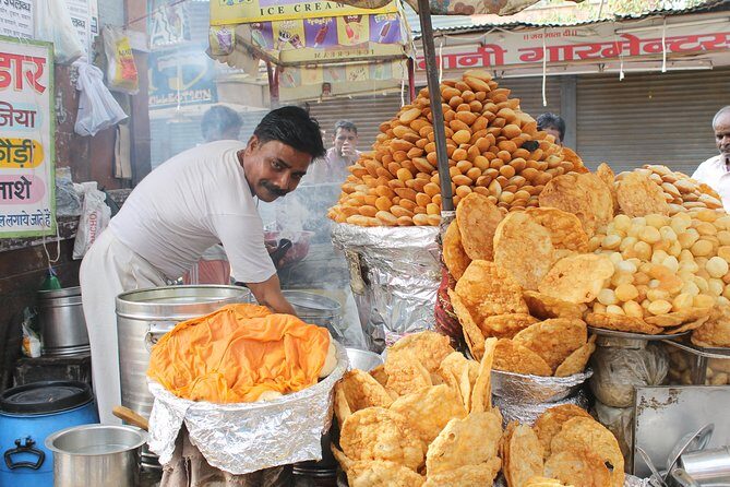 Flavours of Agra Food walk - Stop 2: Shri Mankameshwar Mandir and learning Hindu life through a priest