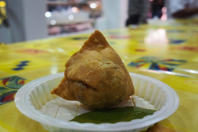Foodies Walk Through New Delhi - Getting Started at Shadipur and Moving Toward Connaught Place