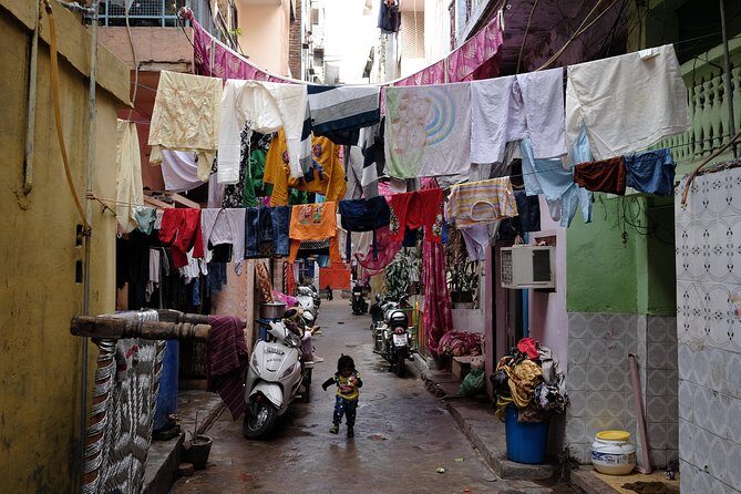 Foodies Walk Through Old Delhi - Old Delhi street food with a Sikh temple kitchen stop