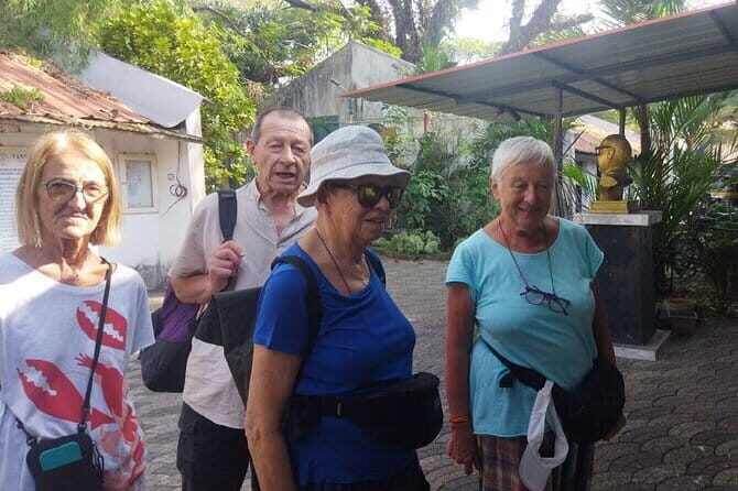 Fort Kochi Tuk-Tuk Sightseeing Tour - Stops 1–3: Chinese Fishing Nets, Fort Kochi Beach, Dutch Cemetery