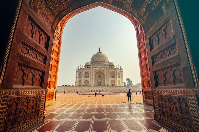 Four Days Private Luxury Delhi Agra & Jaipur Golden Triangle tour - Day 1 in Delhi: airport pickup and the Delhi monument mix