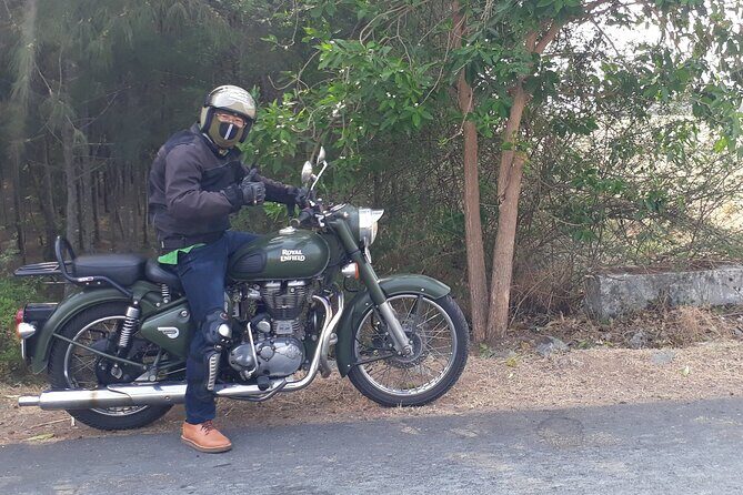 French Toast - A Classic Moto Tour To Pondicherry - Sri Aurobindo Ashram + White Town: The “French Toast” contrast