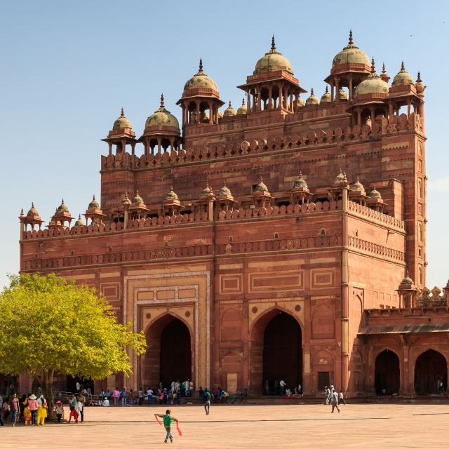From Agra: Fatehpur Sikri and Market Private Half-Day Tour - Fatehpur Sikri: A Ghost Town Built Like a Palace City