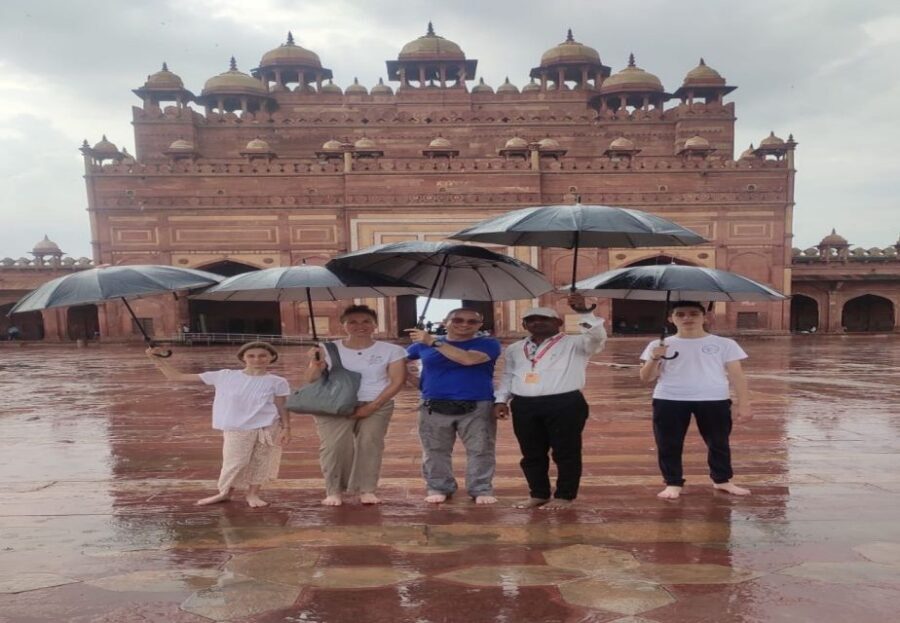From Agra: Fatehpur Sikri and Market Private Half-Day Tour - Getting from Agra: The 08:00 Private Car Advantage