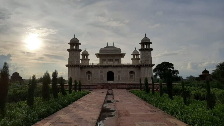 From Agra: Taj Mahal & Agra City Highlights Tour By Car - Lunch in Agra: Mughlai Food, With a Clear Expectation
