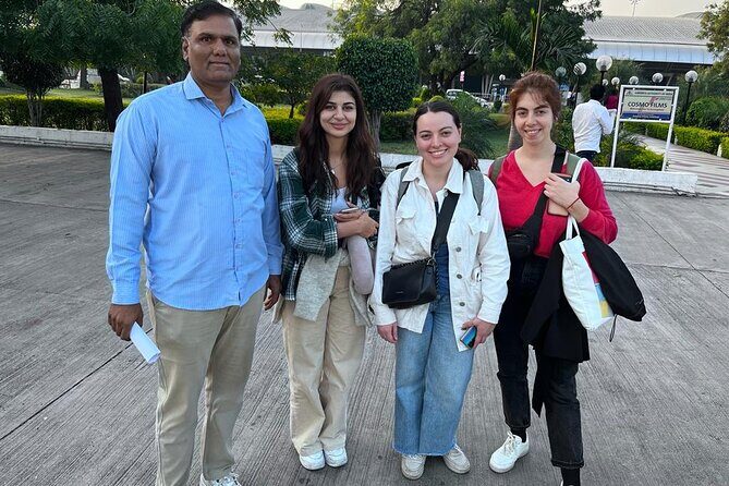From Aurangabad: 3-Day Tour of Shirdi Sai Baba, Ajanta, & Ellora. - Transportation and comfort: the value of one driver for three days