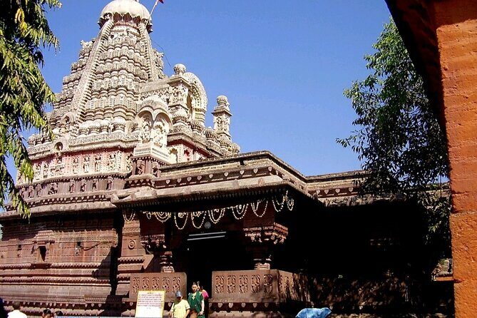 From Aurangabad: 3-Day Tour of Shirdi Sai Baba, Ajanta, & Ellora. - Day 2: Ajanta Caves timing, tickets, and torch-friendly exploring